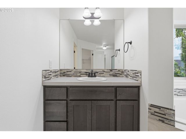 12609 Ne 105TH Way, Vancouver, WA 98682