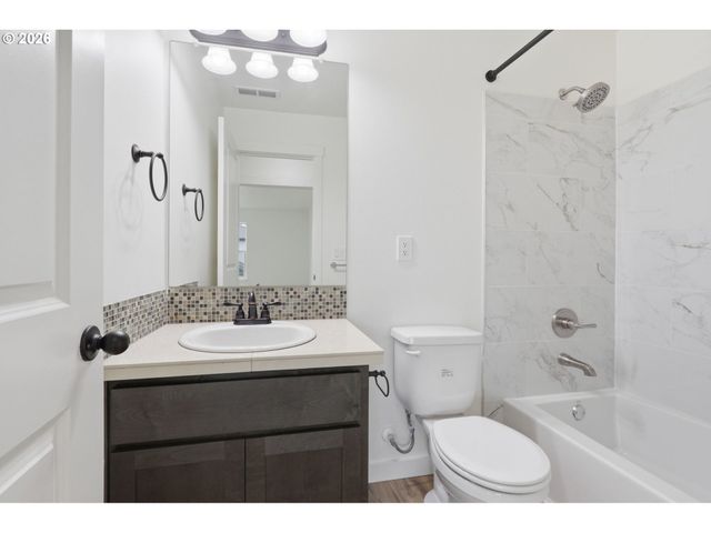 12609 Ne 105TH Way, Vancouver, WA 98682