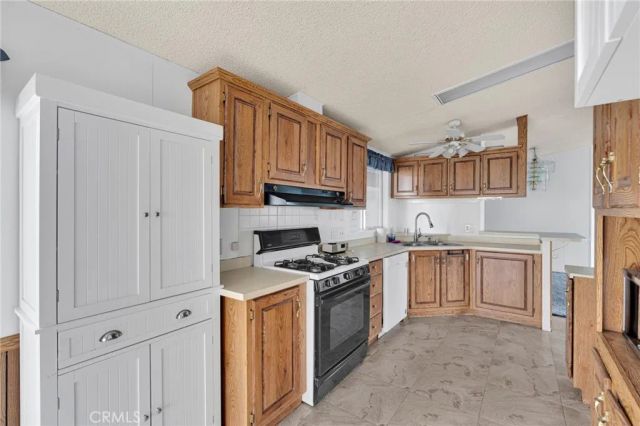 21621 Sandia 57, Apple Valley, CA 92308