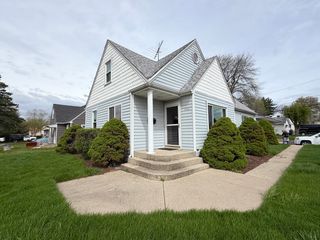 700 Warrior Drive, Round Lake Heights, IL 60073