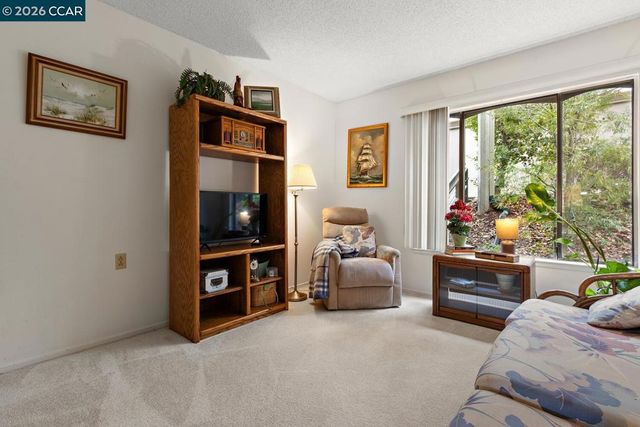 2709 Golden Rain Road 6, Walnut Creek, CA 94595