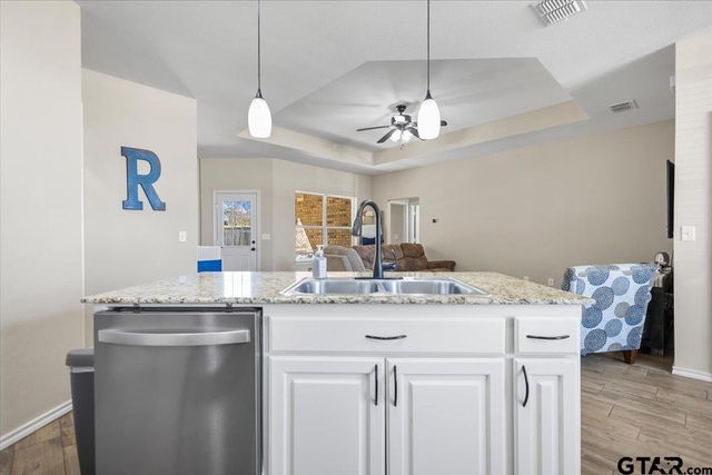 307 Mission Crest Circle, Lindale, TX 75771