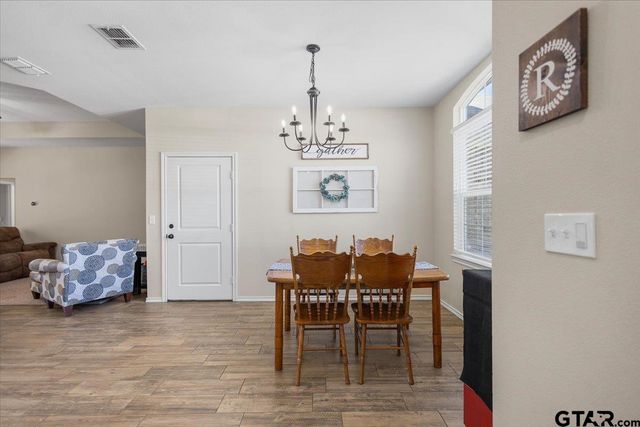 307 Mission Crest Circle, Lindale, TX 75771