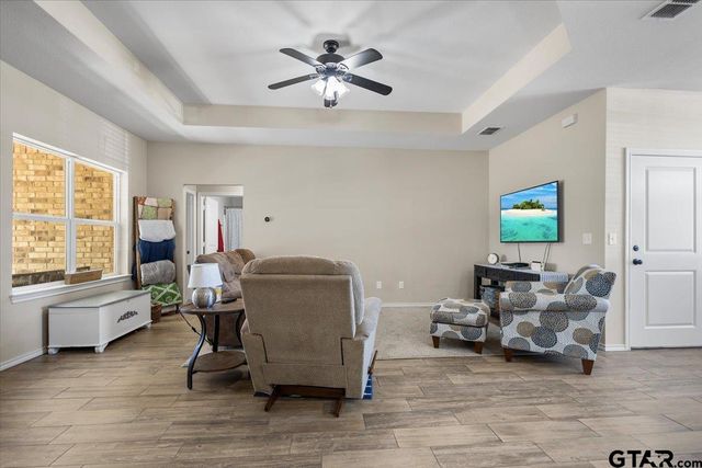 307 Mission Crest Circle, Lindale, TX 75771