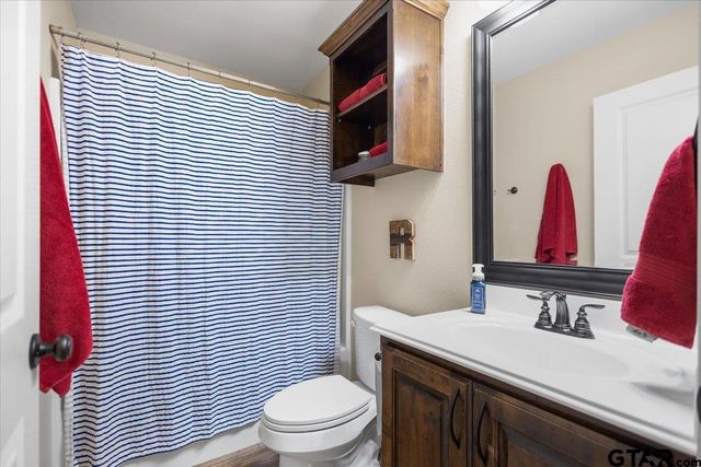 307 Mission Crest Circle, Lindale, TX 75771