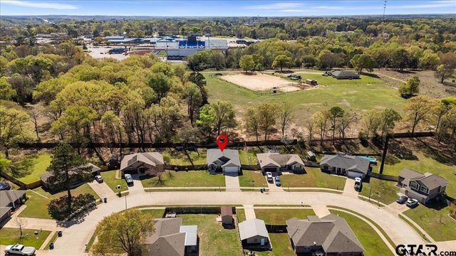 307 Mission Crest Circle, Lindale, TX 75771