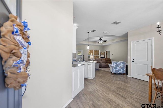 307 Mission Crest Circle, Lindale, TX 75771
