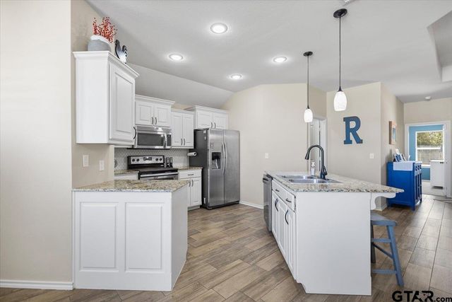 307 Mission Crest Circle, Lindale, TX 75771