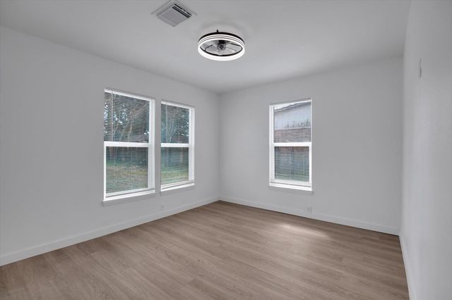 1504 N Travis Street, Liberty, TX 77575