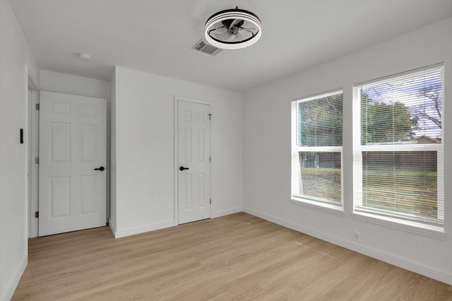 1504 N Travis Street, Liberty, TX 77575