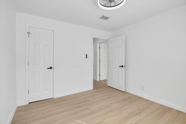 1504 N Travis Street, Liberty, TX 77575