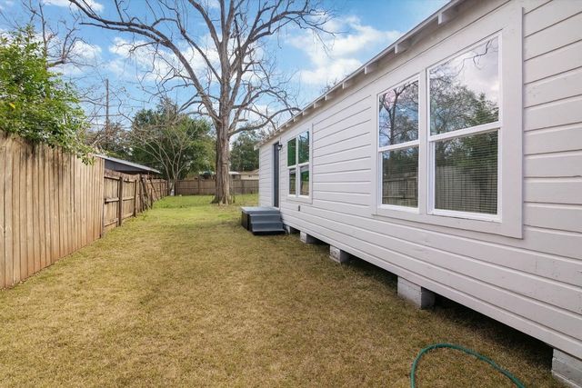 1504 N Travis Street, Liberty, TX 77575