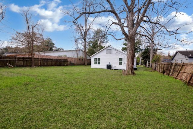 1504 N Travis Street, Liberty, TX 77575