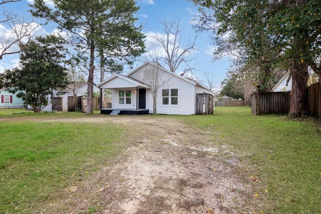 1504 N Travis Street, Liberty, TX 77575