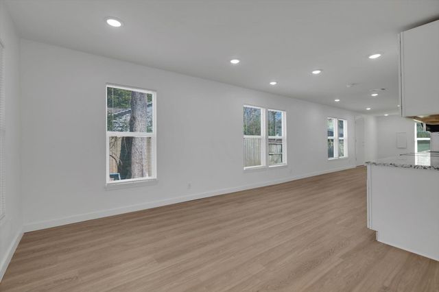 1504 N Travis Street, Liberty, TX 77575