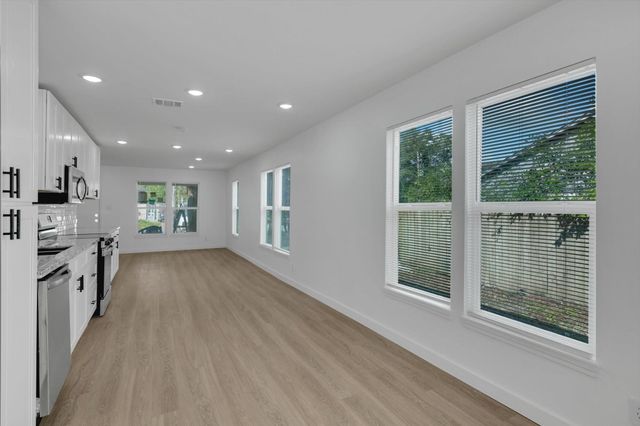 1504 N Travis Street, Liberty, TX 77575