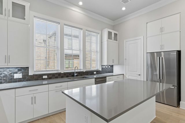 14995 Oak Street, Addison, TX 75001
