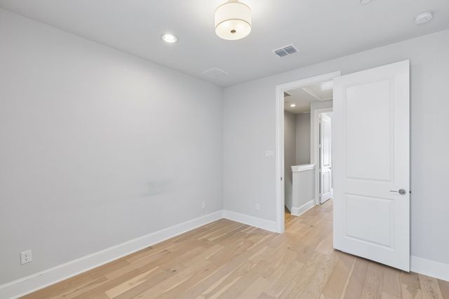 14995 Oak Street, Addison, TX 75001