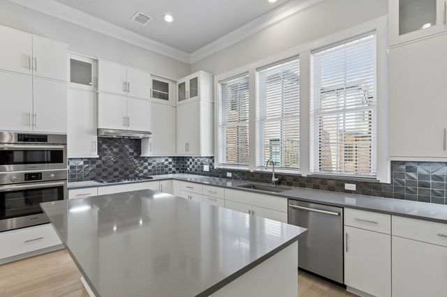 14995 Oak Street, Addison, TX 75001