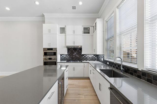 14995 Oak Street, Addison, TX 75001