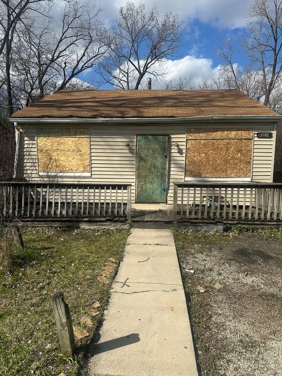 3702 Lincoln Lane E, Robbins, IL 60472