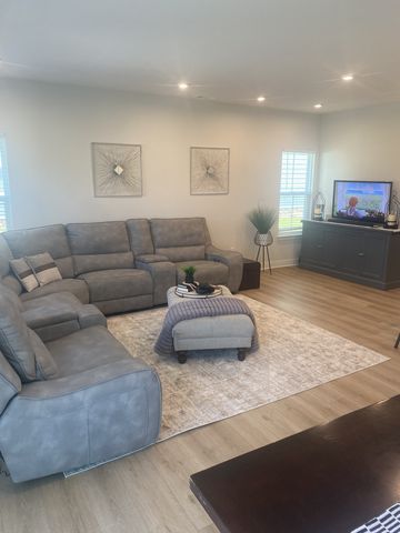 211 Pryor Dr, Gallatin, TN 37066