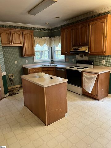 6 Moss Spring Court, Simpsonville, SC 29680