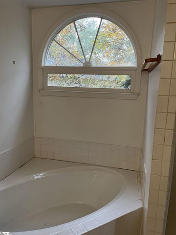 6 Moss Spring Court, Simpsonville, SC 29680