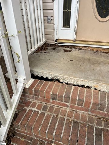 6 Moss Spring Court, Simpsonville, SC 29680