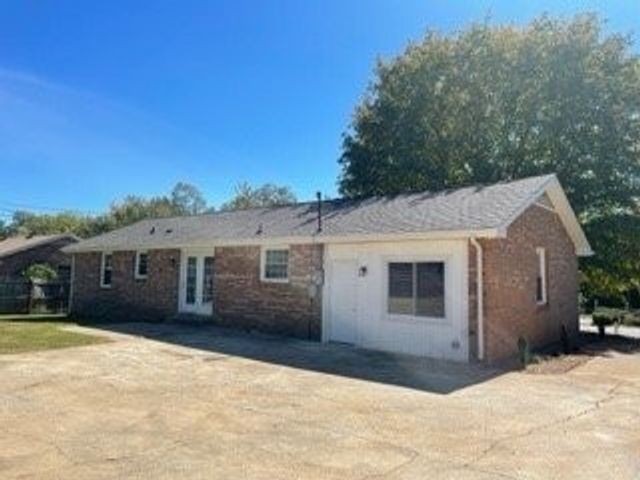 215 Kirby Dr, Clarksville, TN 37042