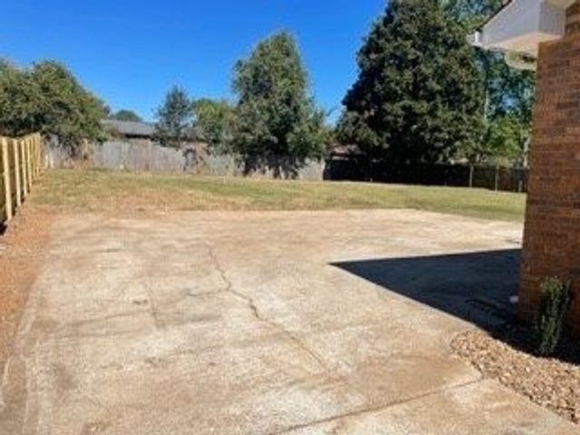 215 Kirby Dr, Clarksville, TN 37042