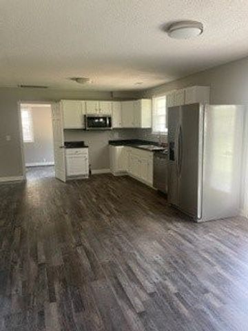 215 Kirby Dr, Clarksville, TN 37042