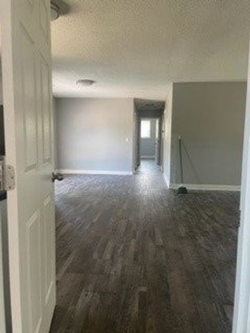 215 Kirby Dr, Clarksville, TN 37042