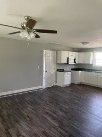 215 Kirby Dr, Clarksville, TN 37042