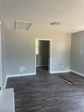 215 Kirby Dr, Clarksville, TN 37042