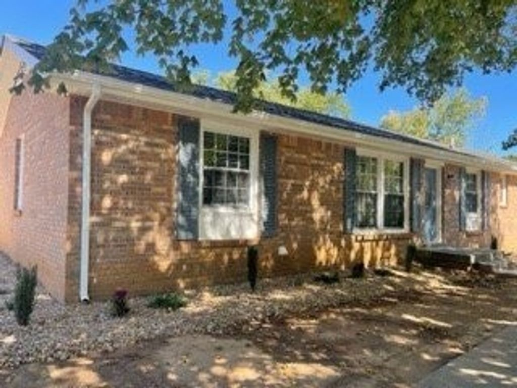 215 Kirby Dr, Clarksville, TN 37042