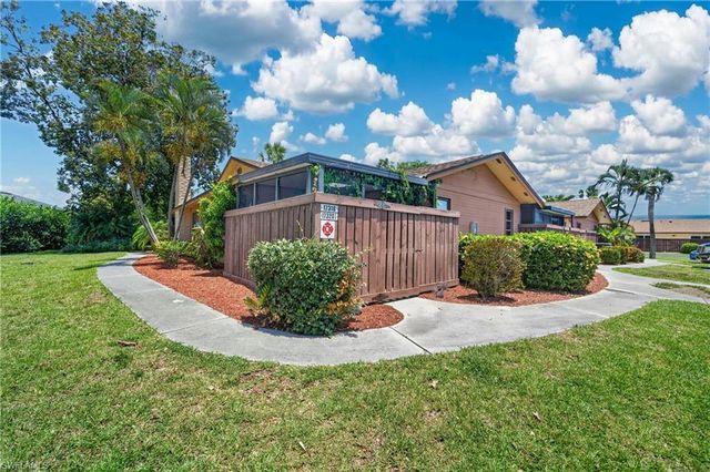 17318 Timber Oak LN, Fort Myers, FL 33908