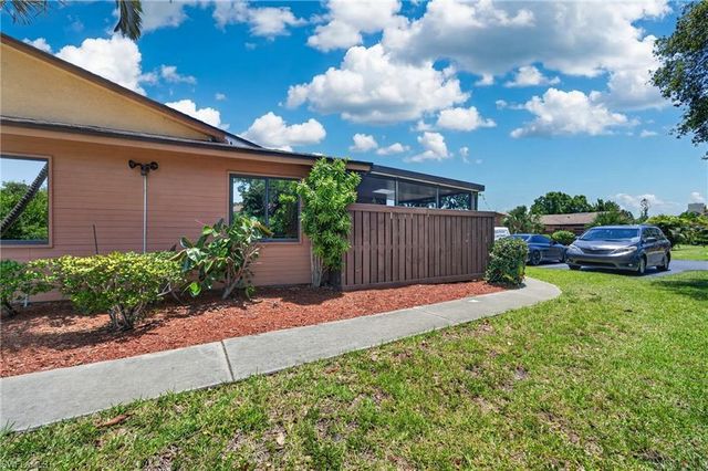 17318 Timber Oak LN, Fort Myers, FL 33908