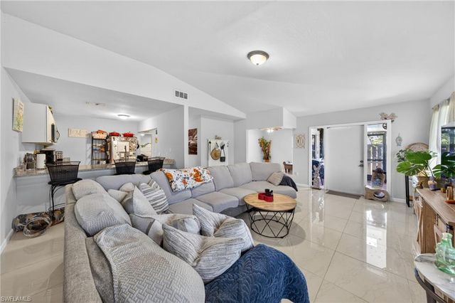 17318 Timber Oak LN, Fort Myers, FL 33908