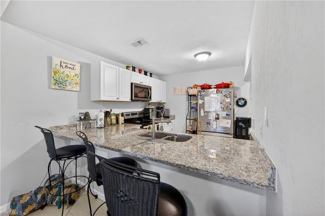 17318 Timber Oak LN, Fort Myers, FL 33908