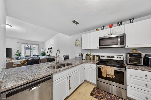17318 Timber Oak LN, Fort Myers, FL 33908