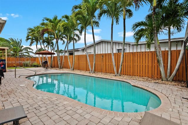 2251 NW 87th Ave 2251, Pembroke Pines, FL 33024