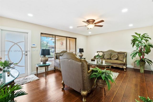 2251 NW 87th Ave 2251, Pembroke Pines, FL 33024