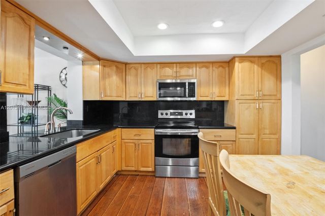2251 NW 87th Ave 2251, Pembroke Pines, FL 33024