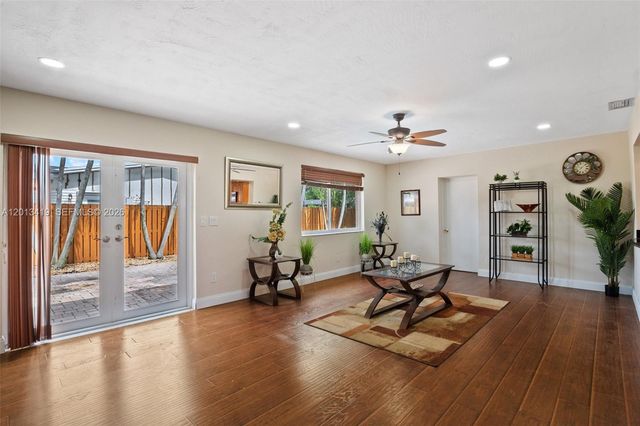 2251 NW 87th Ave 2251, Pembroke Pines, FL 33024