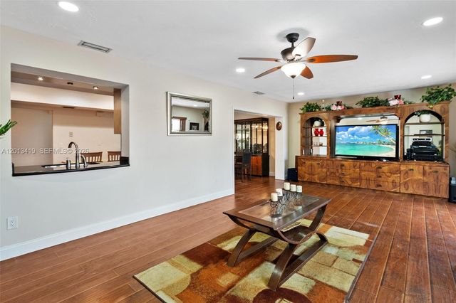 2251 NW 87th Ave 2251, Pembroke Pines, FL 33024