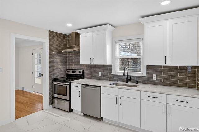 15022 Winston, Redford, MI 48239