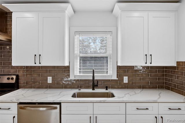 15022 Winston, Redford, MI 48239