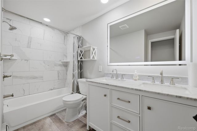 25509 S Afton Street, Harrison Charter Township, MI 48045