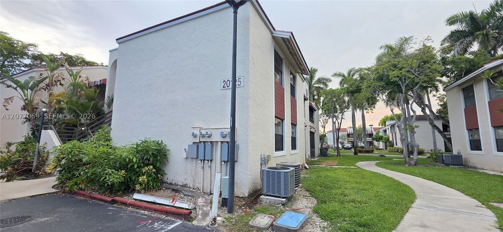 20125 NE 3rd Ct 3, Miami, FL 33179